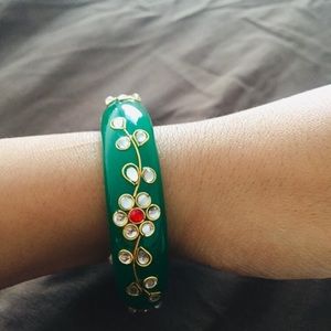 Women's Beautiful bracelet- free size